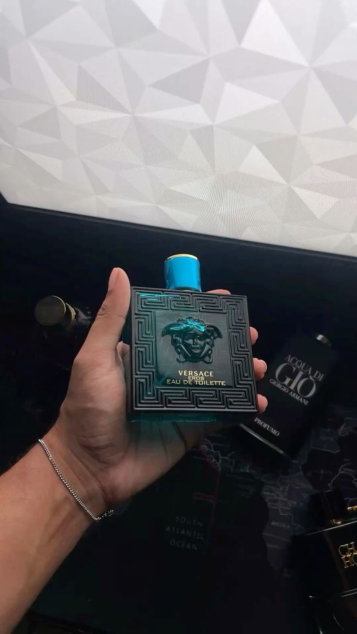 CLUBTHENUITFULL+VERSACE+PERFUMERO